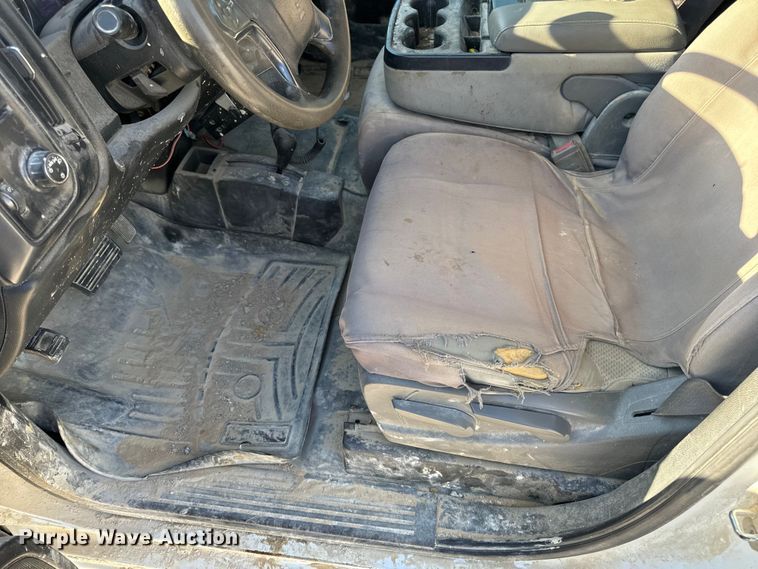 image for item OF9726 2018 Chevrolet  Silverado 3500 HD Crew Cab flatbed pickup truck