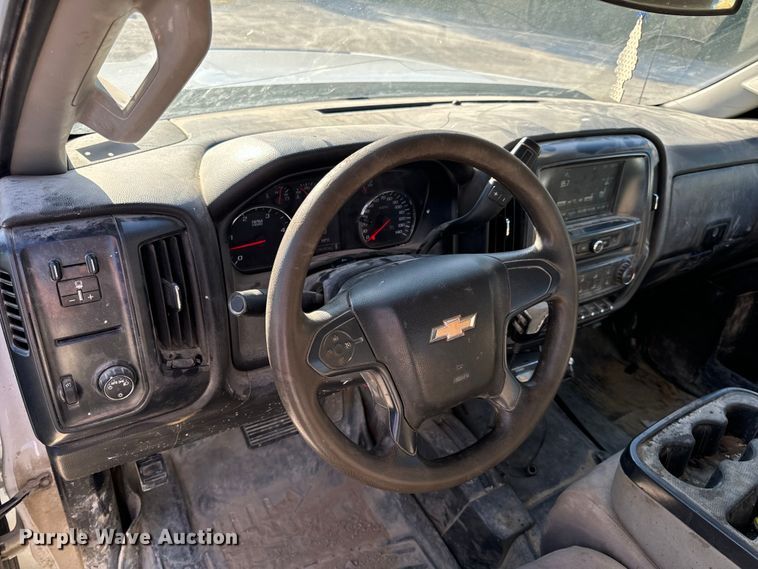 image for item OF9726 2018 Chevrolet  Silverado 3500 HD Crew Cab flatbed pickup truck