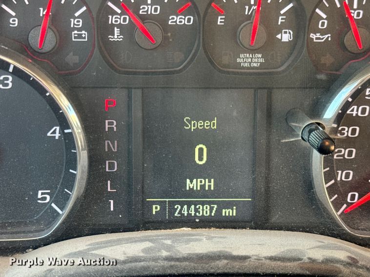 image for item OF9726 2018 Chevrolet  Silverado 3500 HD Crew Cab flatbed pickup truck