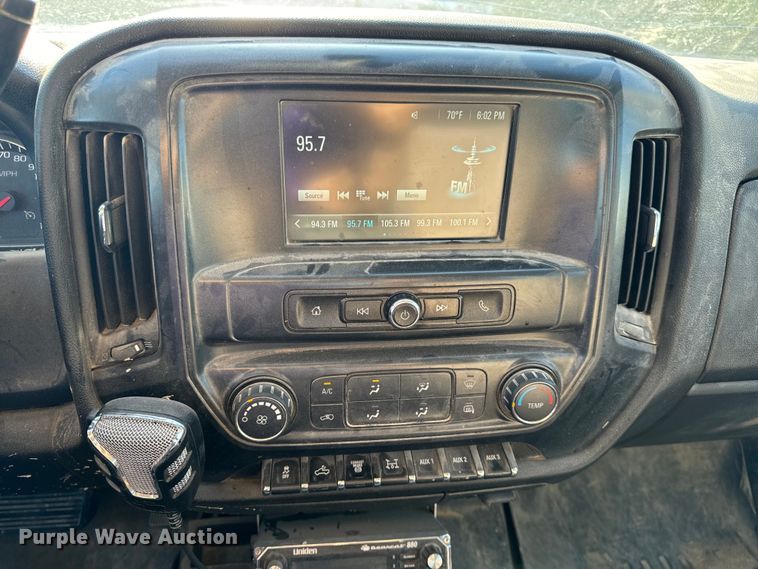 image for item OF9726 2018 Chevrolet  Silverado 3500 HD Crew Cab flatbed pickup truck