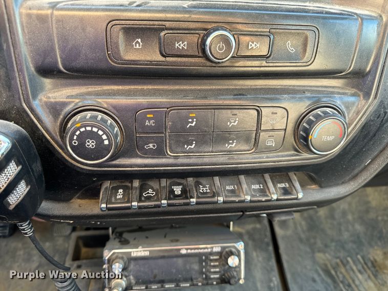 image for item OF9726 2018 Chevrolet  Silverado 3500 HD Crew Cab flatbed pickup truck