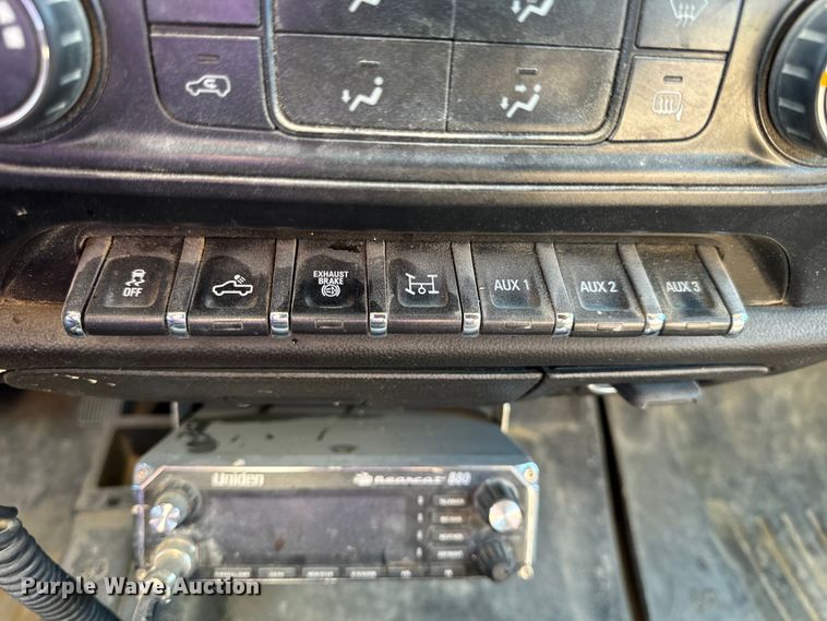 image for item OF9726 2018 Chevrolet  Silverado 3500 HD Crew Cab flatbed pickup truck