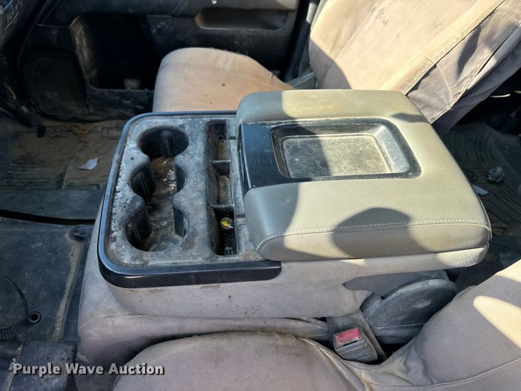 image for item OF9726 2018 Chevrolet  Silverado 3500 HD Crew Cab flatbed pickup truck