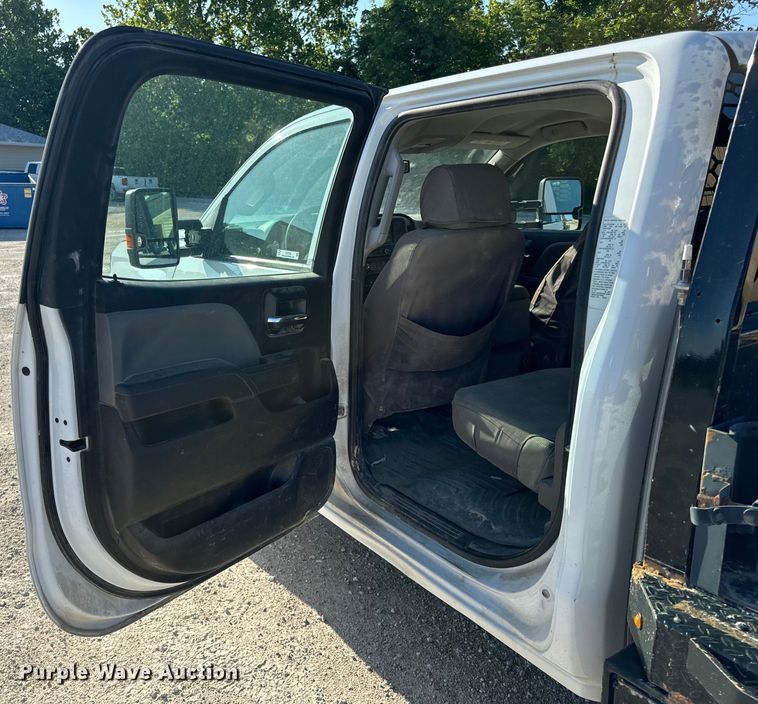 image for item OF9726 2018 Chevrolet  Silverado 3500 HD Crew Cab flatbed pickup truck