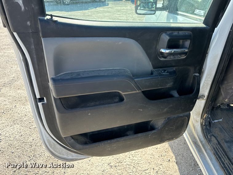 image for item OF9726 2018 Chevrolet  Silverado 3500 HD Crew Cab flatbed pickup truck