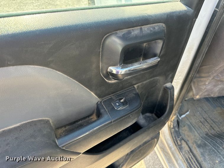 image for item OF9726 2018 Chevrolet  Silverado 3500 HD Crew Cab flatbed pickup truck