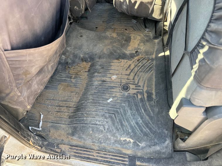 image for item OF9726 2018 Chevrolet  Silverado 3500 HD Crew Cab flatbed pickup truck