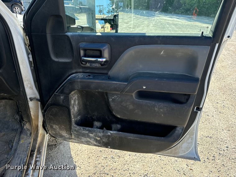 image for item OF9726 2018 Chevrolet  Silverado 3500 HD Crew Cab flatbed pickup truck