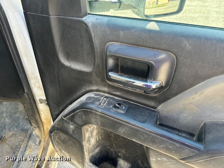 image for item OF9726 2018 Chevrolet  Silverado 3500 HD Crew Cab flatbed pickup truck