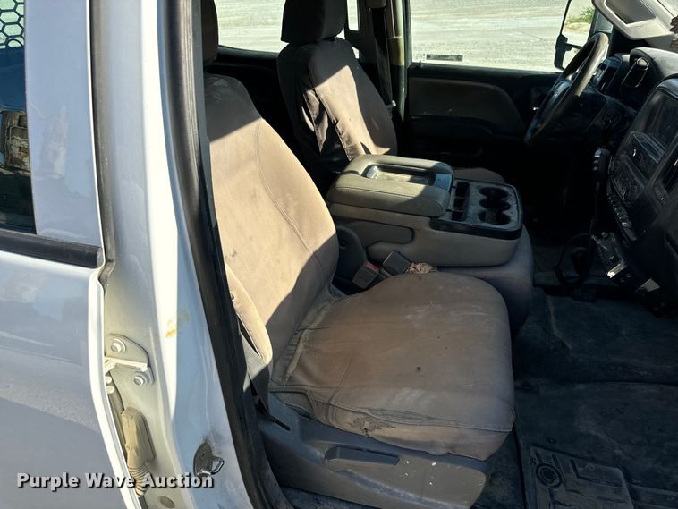 image for item OF9726 2018 Chevrolet  Silverado 3500 HD Crew Cab flatbed pickup truck