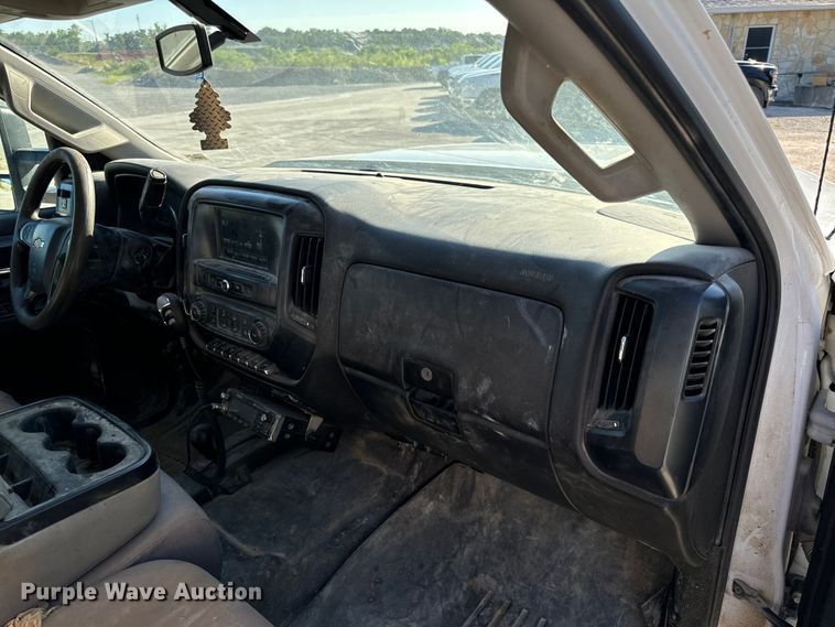 image for item OF9726 2018 Chevrolet  Silverado 3500 HD Crew Cab flatbed pickup truck