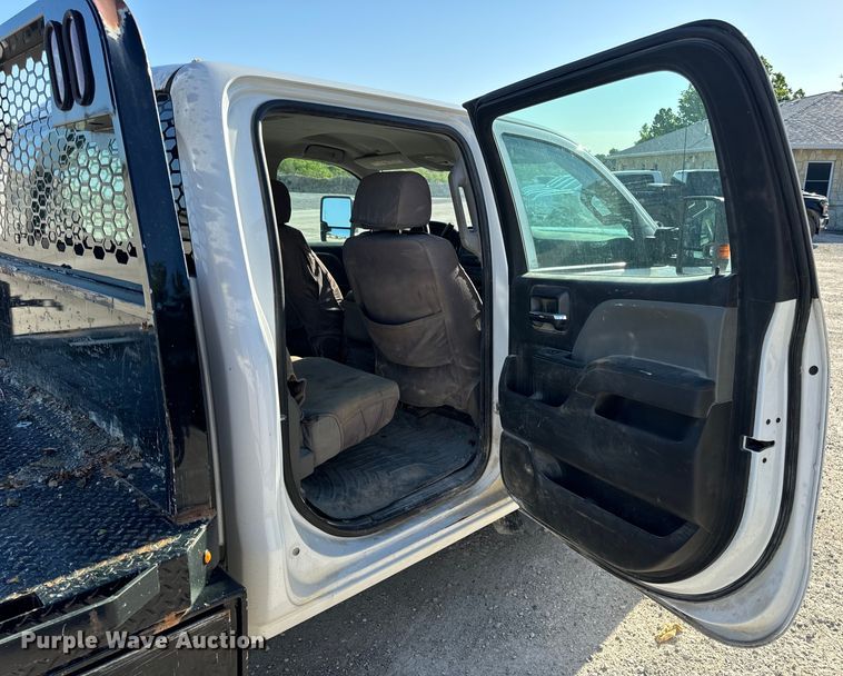 image for item OF9726 2018 Chevrolet  Silverado 3500 HD Crew Cab flatbed pickup truck