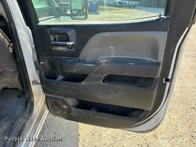 image for item OF9726 2018 Chevrolet  Silverado 3500 HD Crew Cab flatbed pickup truck