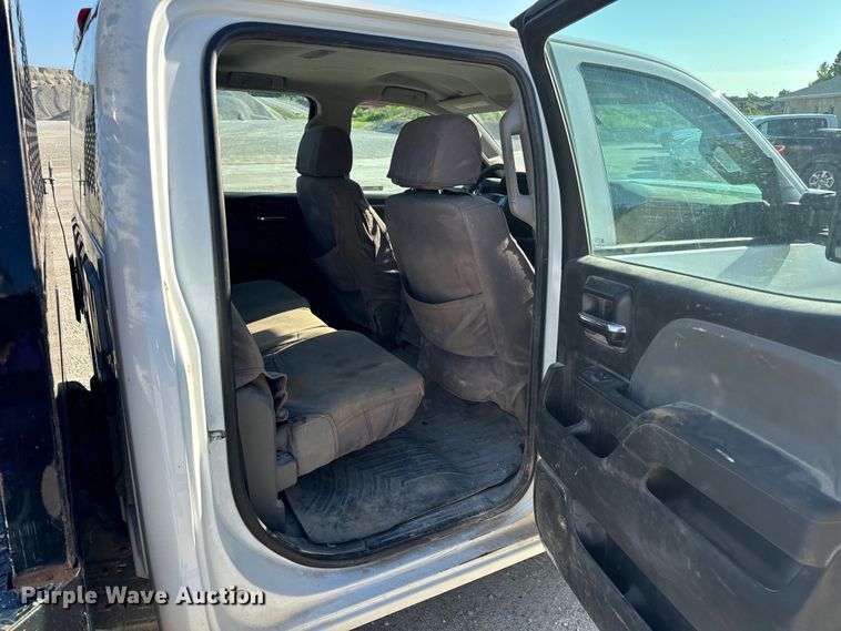 image for item OF9726 2018 Chevrolet  Silverado 3500 HD Crew Cab flatbed pickup truck