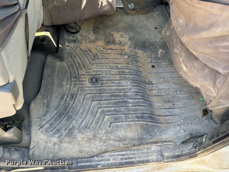 image for item OF9726 2018 Chevrolet  Silverado 3500 HD Crew Cab flatbed pickup truck