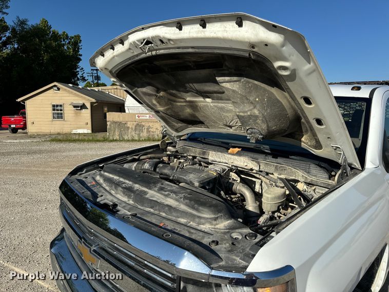 image for item OF9726 2018 Chevrolet  Silverado 3500 HD Crew Cab flatbed pickup truck