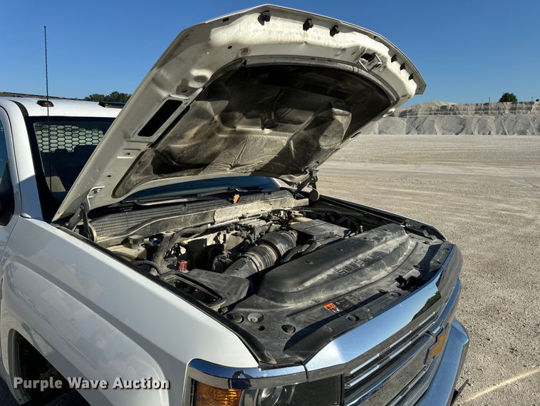 image for item OF9726 2018 Chevrolet  Silverado 3500 HD Crew Cab flatbed pickup truck