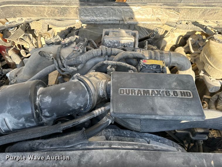 image for item OF9726 2018 Chevrolet  Silverado 3500 HD Crew Cab flatbed pickup truck