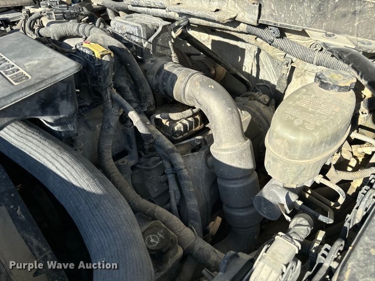 image for item OF9726 2018 Chevrolet  Silverado 3500 HD Crew Cab flatbed pickup truck