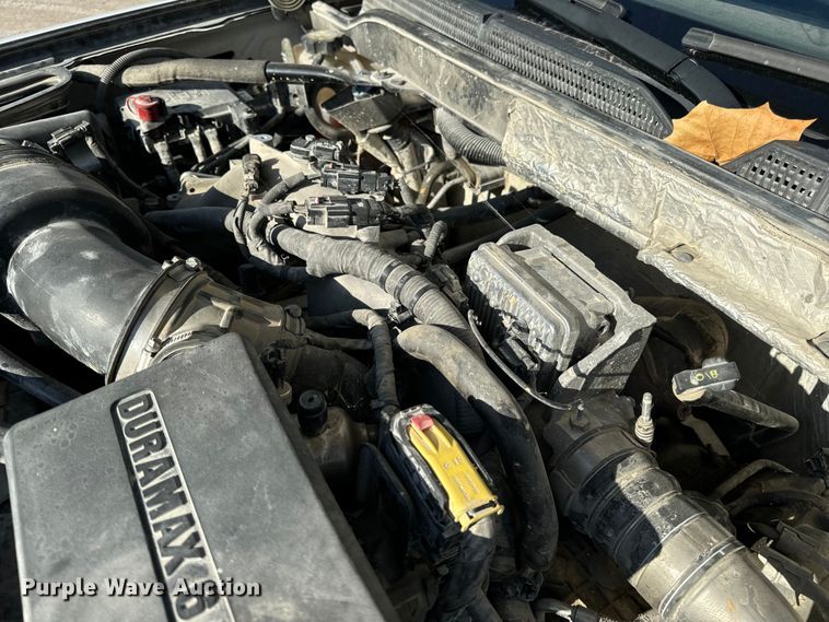 image for item OF9726 2018 Chevrolet  Silverado 3500 HD Crew Cab flatbed pickup truck