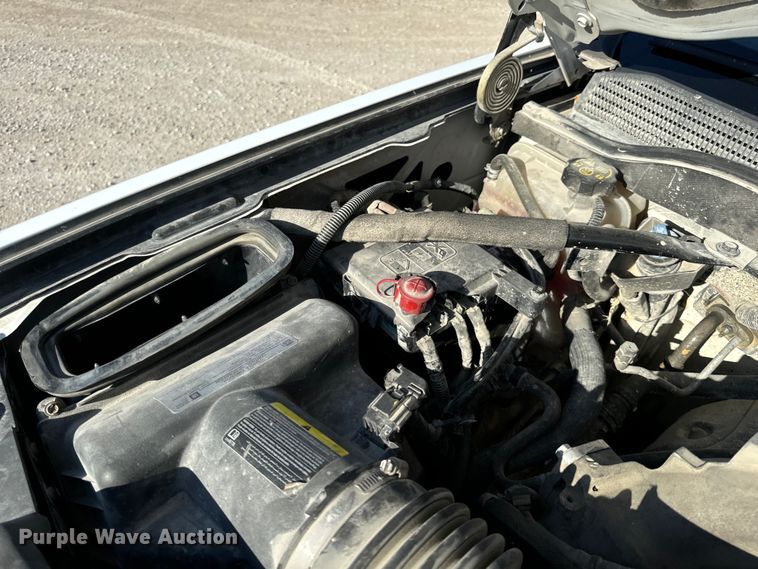 image for item OF9726 2018 Chevrolet  Silverado 3500 HD Crew Cab flatbed pickup truck