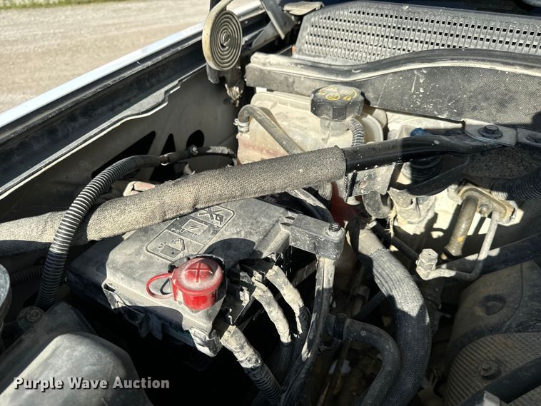 image for item OF9726 2018 Chevrolet  Silverado 3500 HD Crew Cab flatbed pickup truck