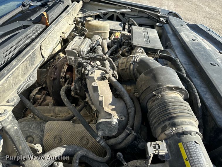 image for item OF9726 2018 Chevrolet  Silverado 3500 HD Crew Cab flatbed pickup truck