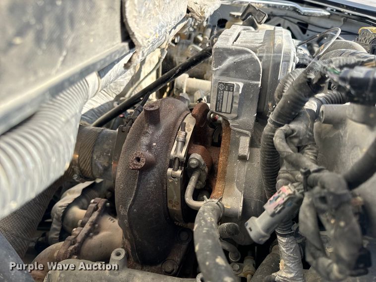 image for item OF9726 2018 Chevrolet  Silverado 3500 HD Crew Cab flatbed pickup truck