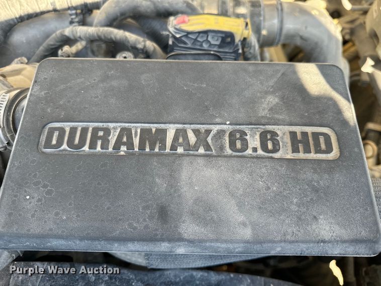 image for item OF9726 2018 Chevrolet  Silverado 3500 HD Crew Cab flatbed pickup truck