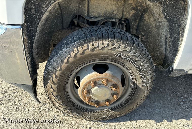 image for item OF9726 2018 Chevrolet  Silverado 3500 HD Crew Cab flatbed pickup truck