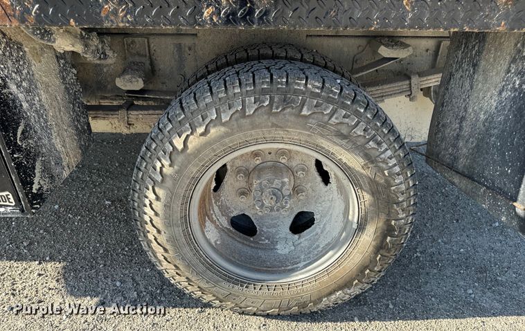 image for item OF9726 2018 Chevrolet  Silverado 3500 HD Crew Cab flatbed pickup truck