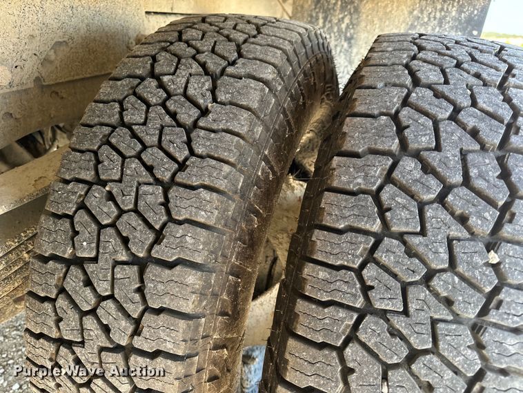 image for item OF9726 2018 Chevrolet  Silverado 3500 HD Crew Cab flatbed pickup truck