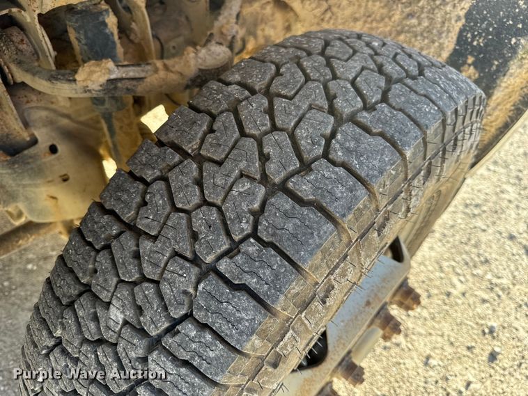 image for item OF9726 2018 Chevrolet  Silverado 3500 HD Crew Cab flatbed pickup truck