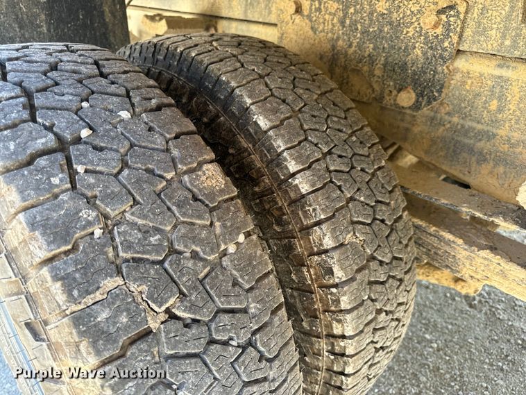 image for item OF9726 2018 Chevrolet  Silverado 3500 HD Crew Cab flatbed pickup truck