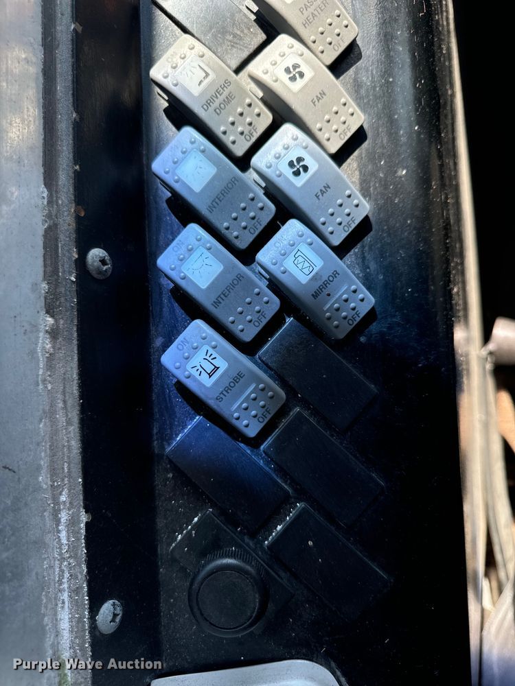 image for item OF9853 2007 Thomas Built school bus