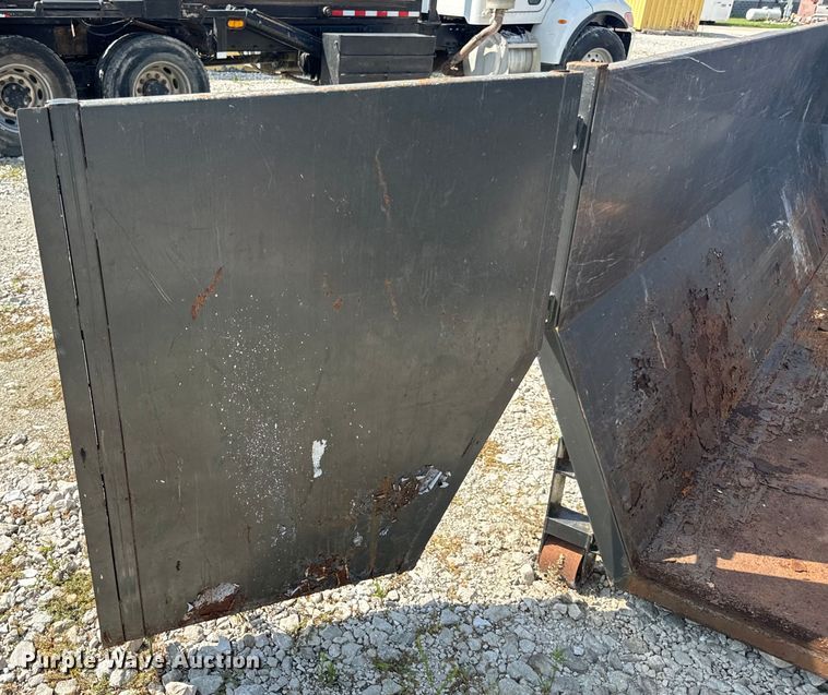 image for item OF9912 MaxxD Trailers roll-off dumpster