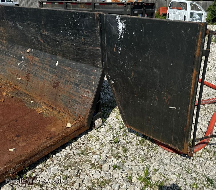 image for item OF9912 MaxxD Trailers roll-off dumpster