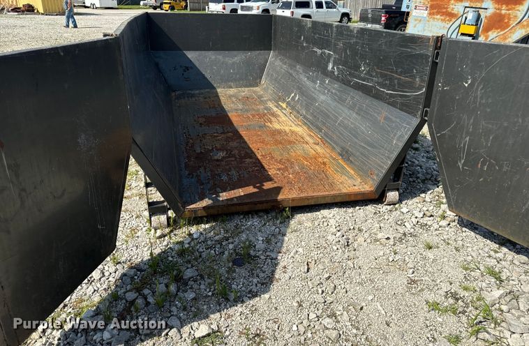 image for item OF9913 MaxxD Trailers roll-off dumpster