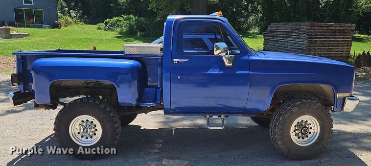 image for item OJ9762 1985 Chevrolet  K10 pickup truck