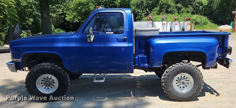 image for item OJ9762 1985 Chevrolet  K10 pickup truck