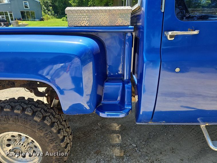 image for item OJ9762 1985 Chevrolet  K10 pickup truck