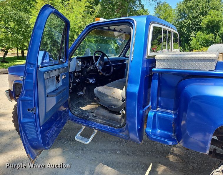 image for item OJ9762 1985 Chevrolet  K10 pickup truck