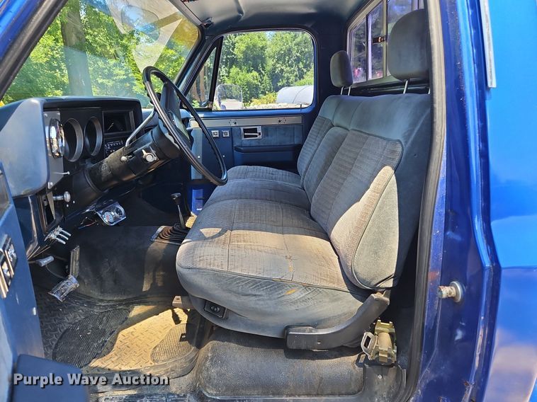 image for item OJ9762 1985 Chevrolet  K10 pickup truck