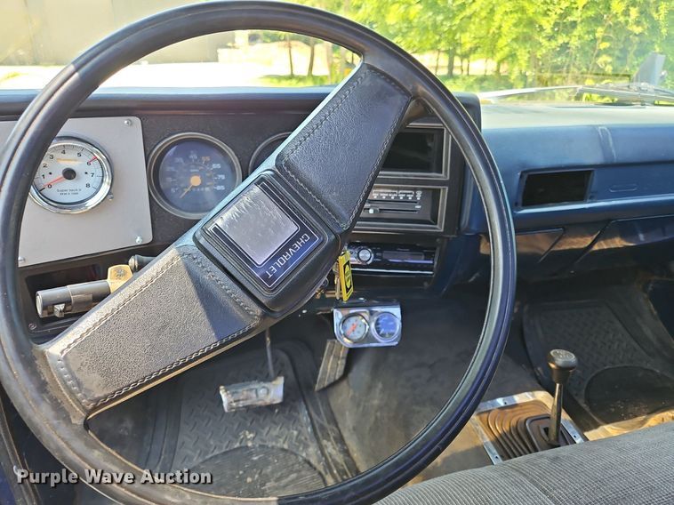 image for item OJ9762 1985 Chevrolet  K10 pickup truck