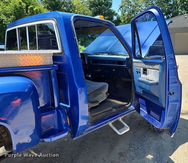 image for item OJ9762 1985 Chevrolet  K10 pickup truck