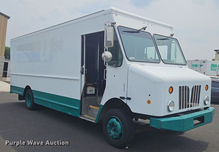 image for item OJ9783 2012 Workhorse  W62 delivery truck