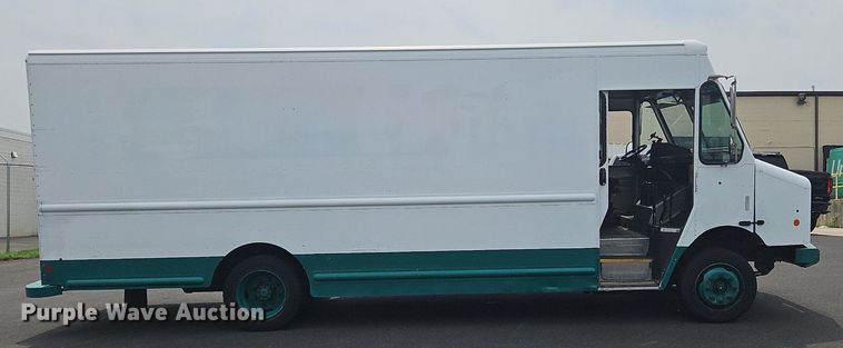 image for item OJ9783 2012 Workhorse  W62 delivery truck