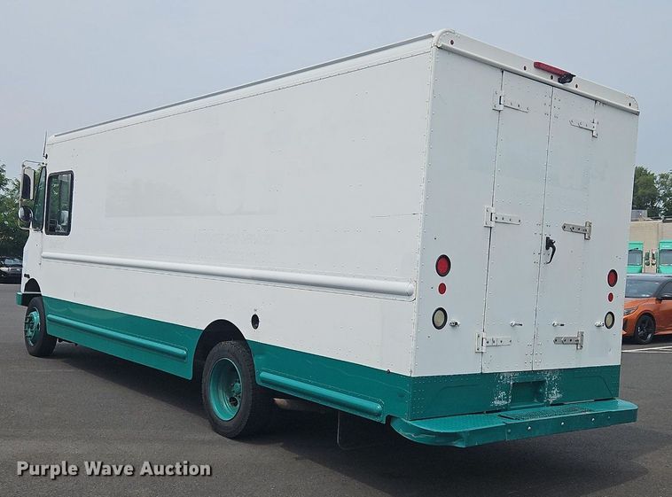 image for item OJ9783 2012 Workhorse  W62 delivery truck