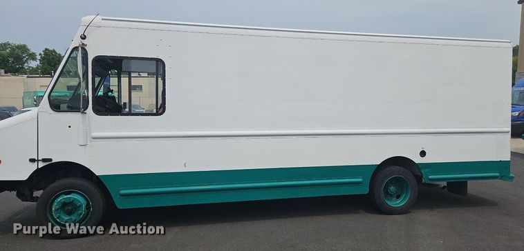 image for item OJ9783 2012 Workhorse  W62 delivery truck