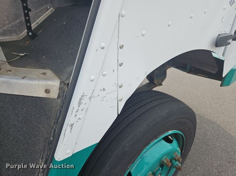 image for item OJ9783 2012 Workhorse  W62 delivery truck